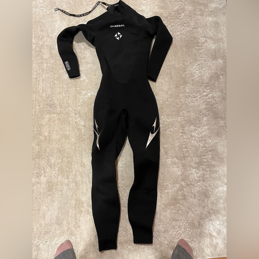 Women’s wet suit all black